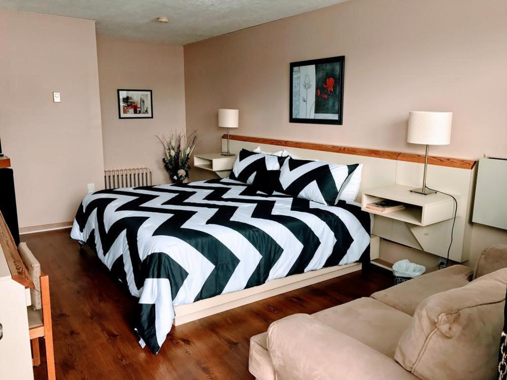 Motel Belle Riviere Saint-Jean-sur-Richelieu Kültér fotó