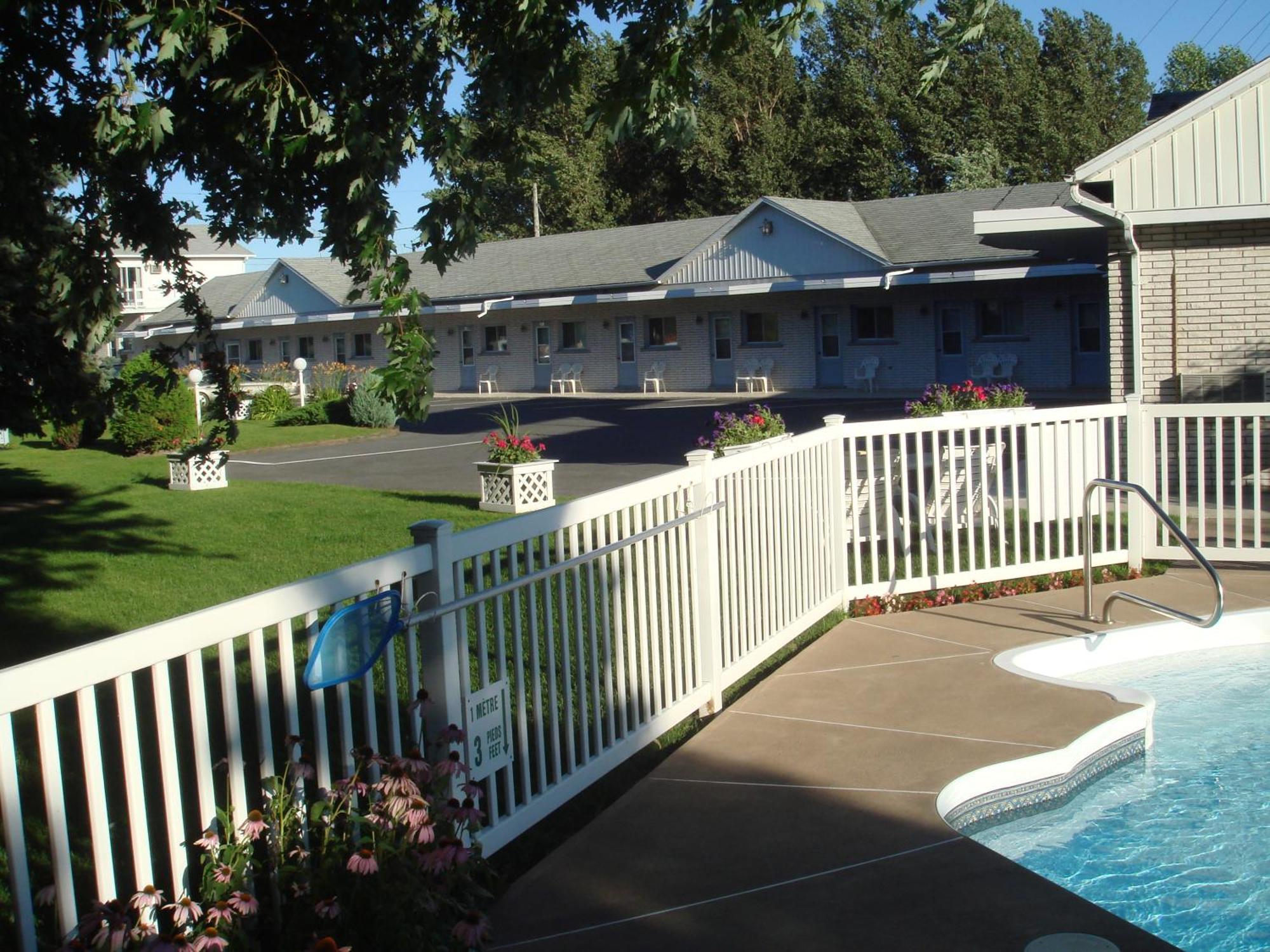 Motel Belle Riviere Saint-Jean-sur-Richelieu Kültér fotó