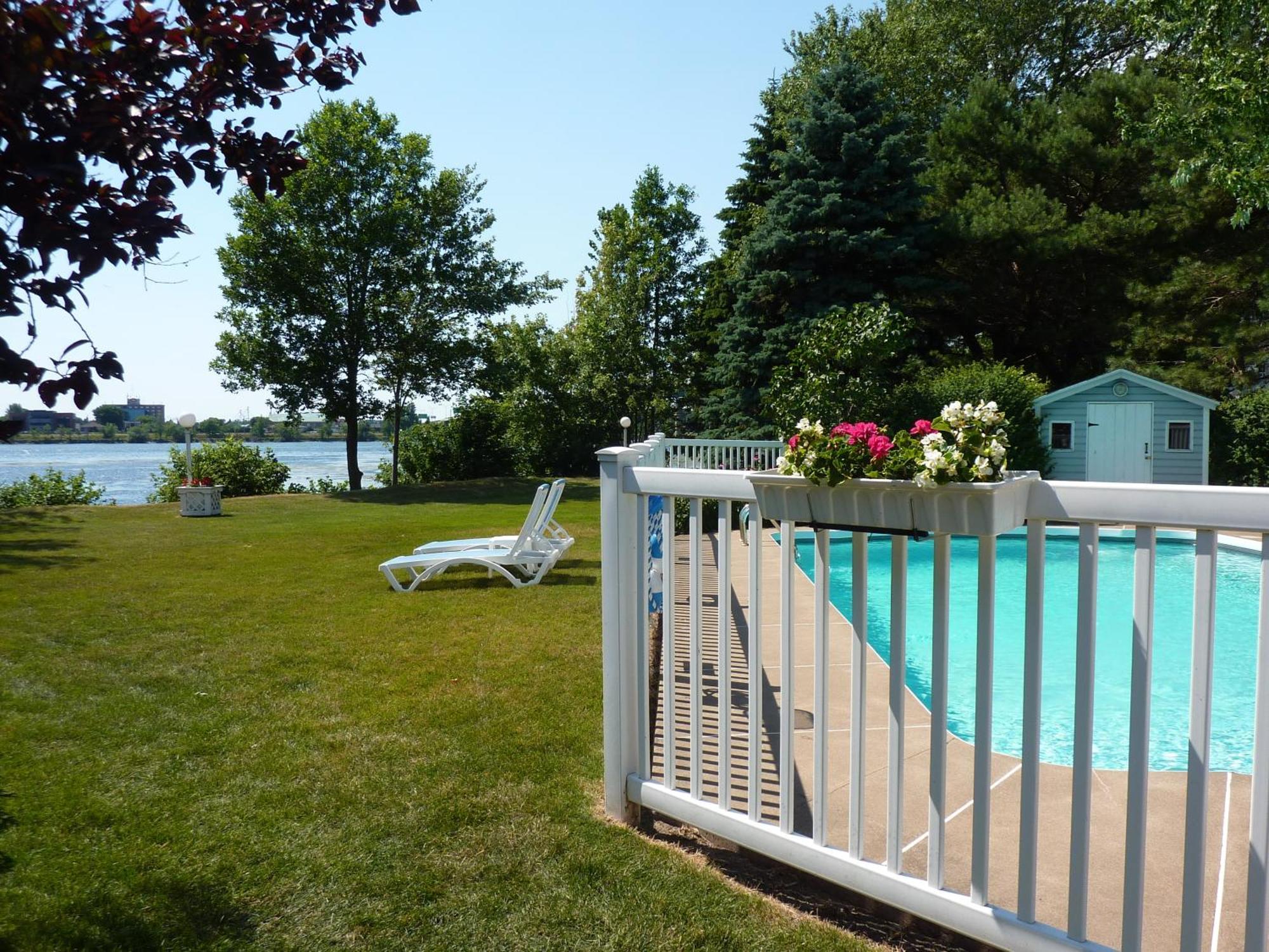 Motel Belle Riviere Saint-Jean-sur-Richelieu Kültér fotó
