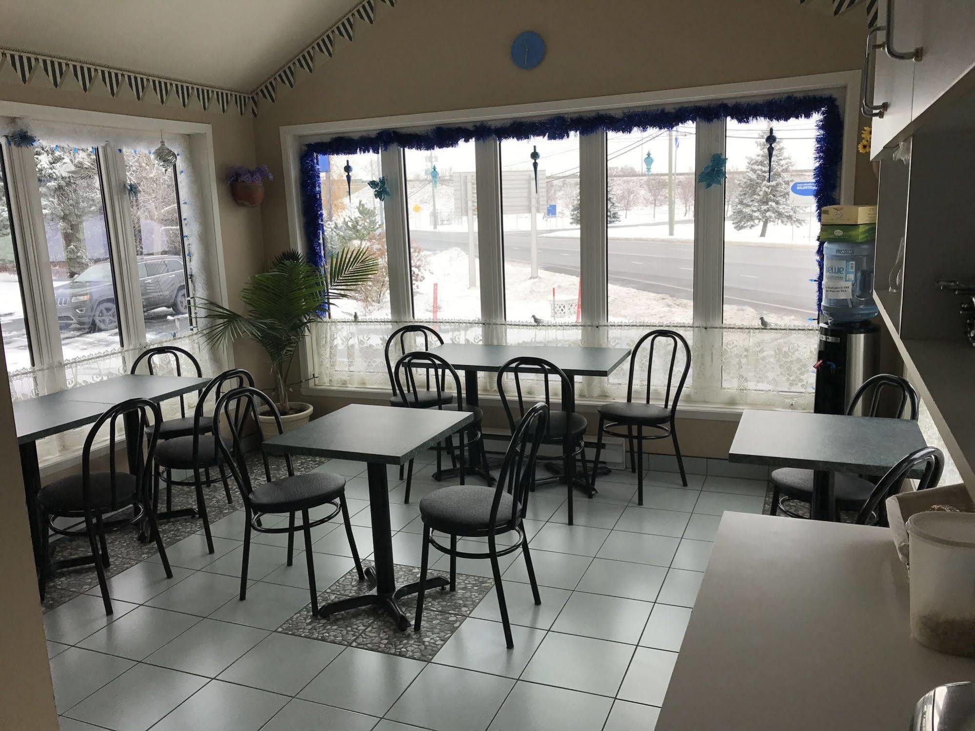 Motel Belle Riviere Saint-Jean-sur-Richelieu Kültér fotó